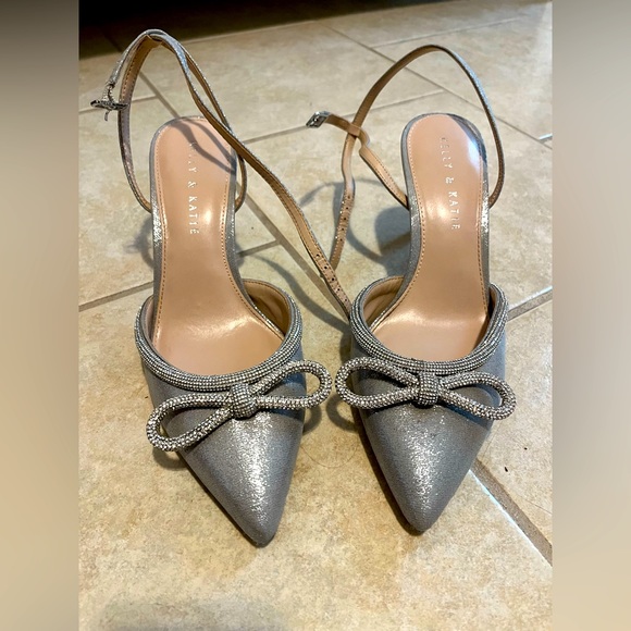 Kelly & Katie silver bow heels - Picture 1 of 1